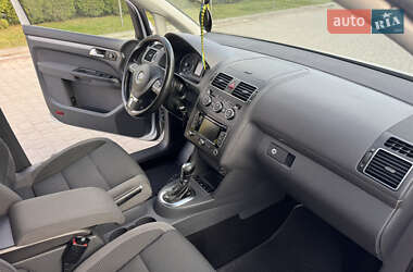 Мінівен Volkswagen Touran 2012 в 