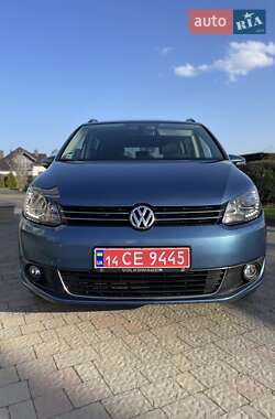 Мінівен Volkswagen Touran 2015 в 