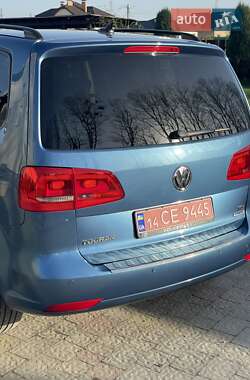 Мінівен Volkswagen Touran 2015 в 