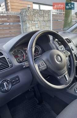 Мінівен Volkswagen Touran 2015 в 