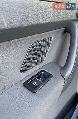 Мінівен Volkswagen Touran 2015 в 