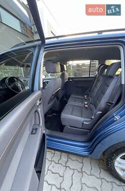 Мінівен Volkswagen Touran 2015 в 