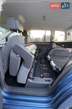 Мінівен Volkswagen Touran 2015 в 