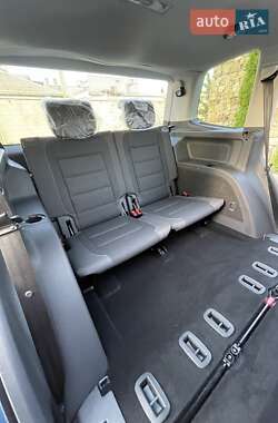 Мінівен Volkswagen Touran 2015 в 