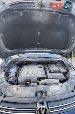 Мінівен Volkswagen Touran 2015 в 