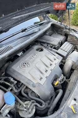 Мінівен Volkswagen Touran 2015 в 