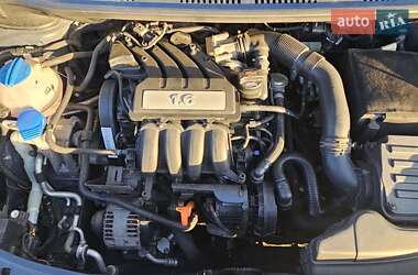 Минивэн Volkswagen Touran 2010 в 