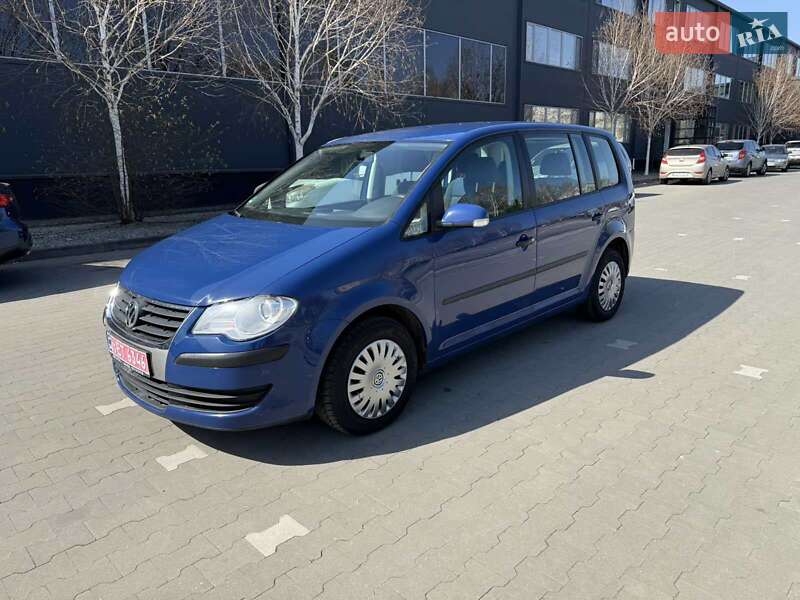 Минивэн Volkswagen Touran 2009 в 