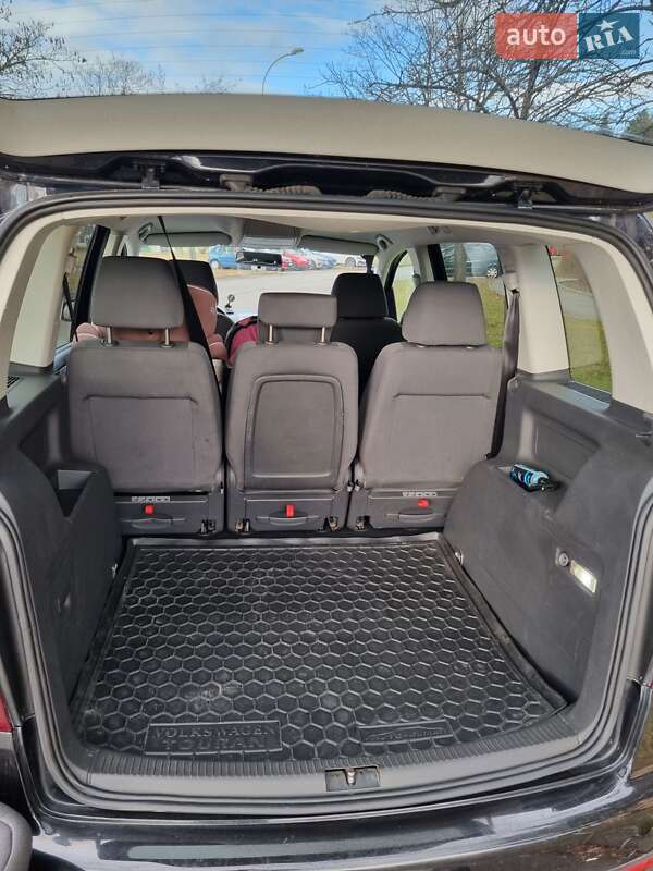 Минивэн Volkswagen Touran 2008 в Ровно