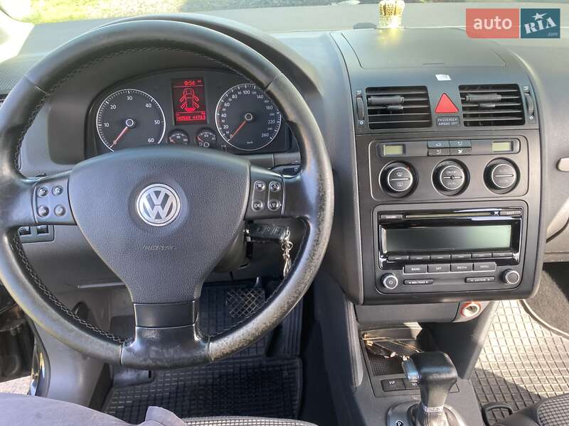 Минивэн Volkswagen Touran 2006 в Иршаве