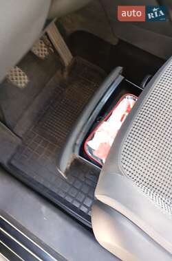 Мінівен Volkswagen Touran 2006 в 