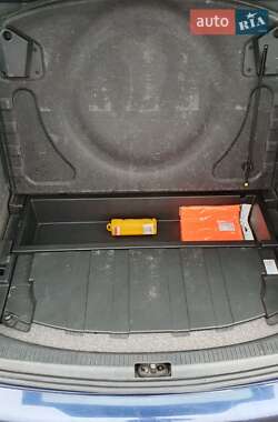 Мінівен Volkswagen Touran 2010 в 