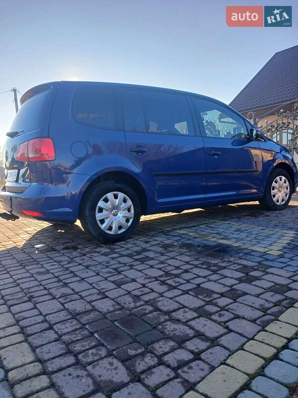 Минивэн Volkswagen Touran 2011 в Луцке