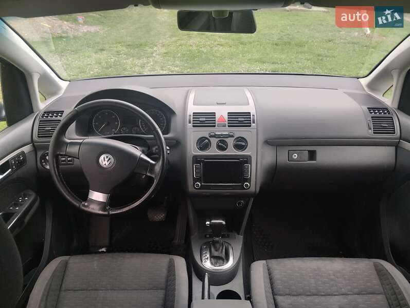 Мінівен Volkswagen Touran 2009 в Чернівцях