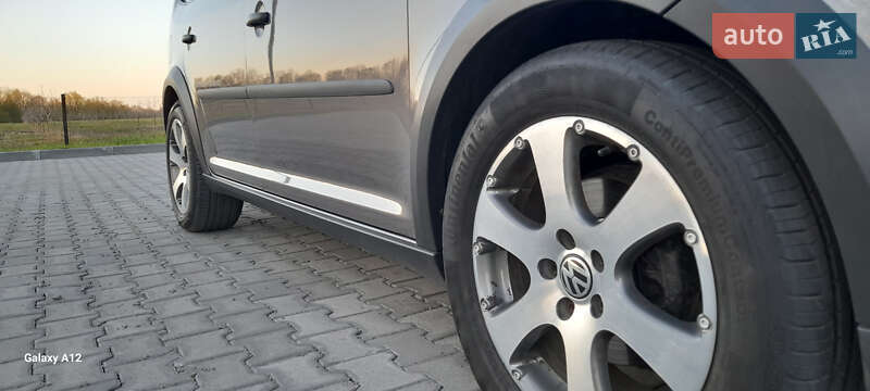 Минивэн Volkswagen Touran 2011 в Хотине