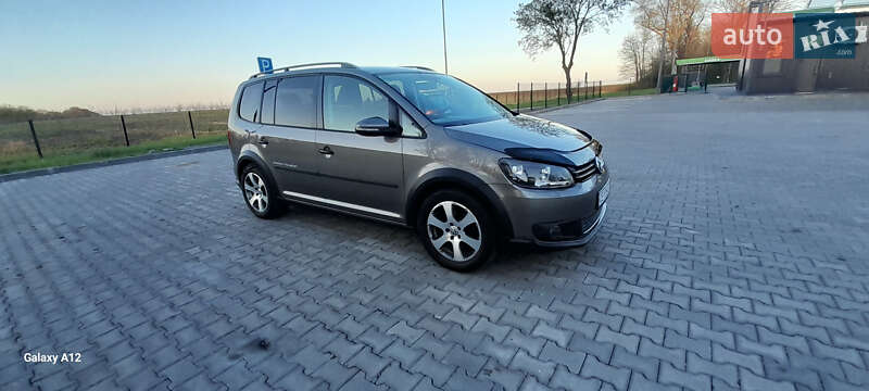 Минивэн Volkswagen Touran 2011 в Хотине