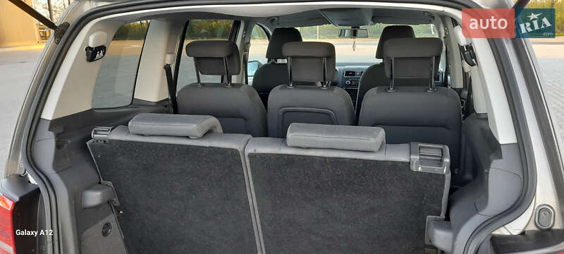 Минивэн Volkswagen Touran 2011 в Хотине