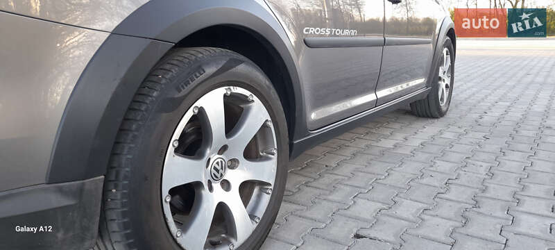 Минивэн Volkswagen Touran 2011 в Хотине