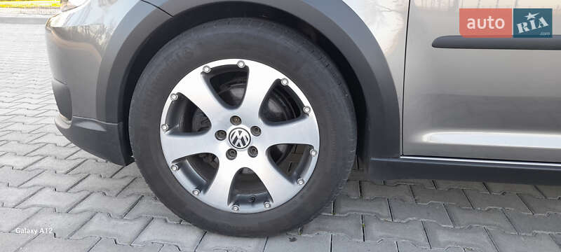 Минивэн Volkswagen Touran 2011 в Хотине