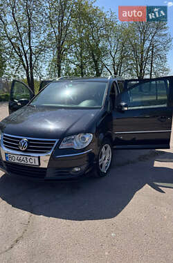 Мінівен Volkswagen Touran 2009 в 