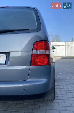 Мінівен Volkswagen Touran 2006 в 