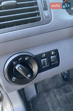 Мінівен Volkswagen Touran 2006 в 