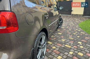 Мінівен Volkswagen Touran 2011 в 