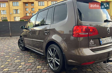 Мінівен Volkswagen Touran 2011 в 