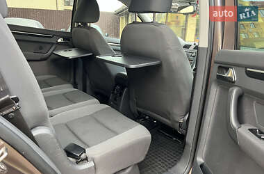 Мінівен Volkswagen Touran 2011 в 