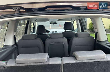 Мінівен Volkswagen Touran 2011 в 