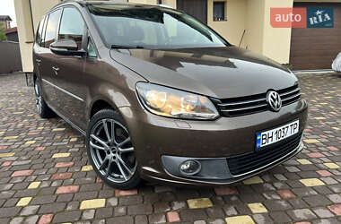 Мінівен Volkswagen Touran 2011 в 
