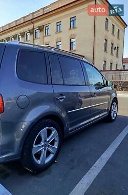 Минивэн Volkswagen Touran 2011 в 