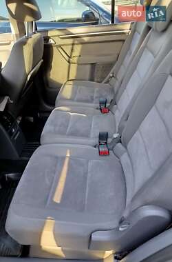 Минивэн Volkswagen Touran 2011 в 