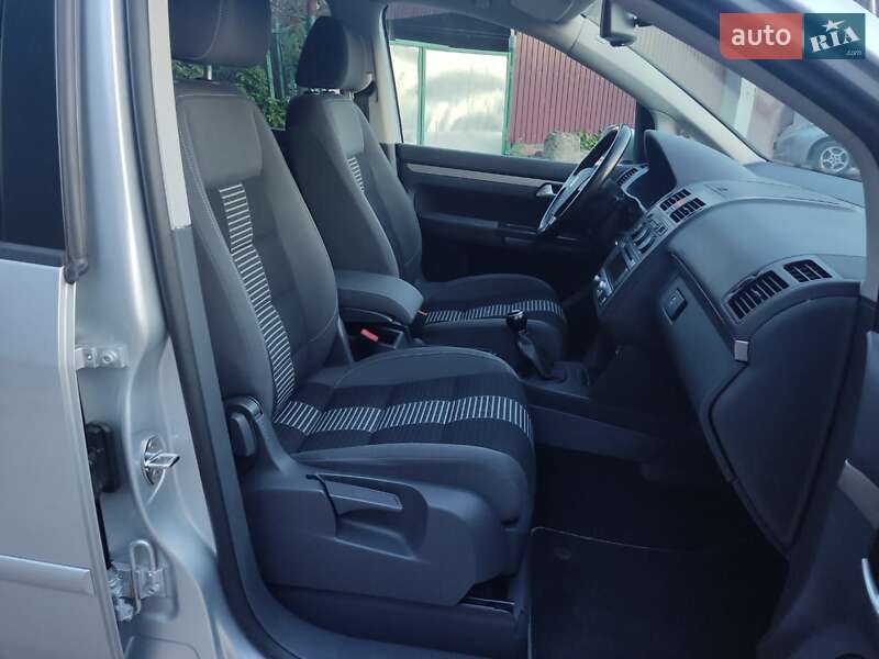 Мінівен Volkswagen Touran 2009 в Бердичеві