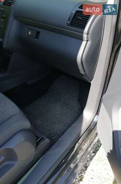 Мінівен Volkswagen Touran 2006 в 