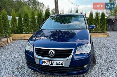 Минивэн Volkswagen Touran 2007 в 