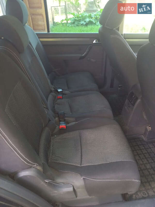 Мінівен Volkswagen Touran 2004 в Пустомитах