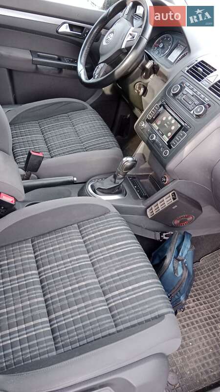 Мінівен Volkswagen Touran 2012 в Тячеві