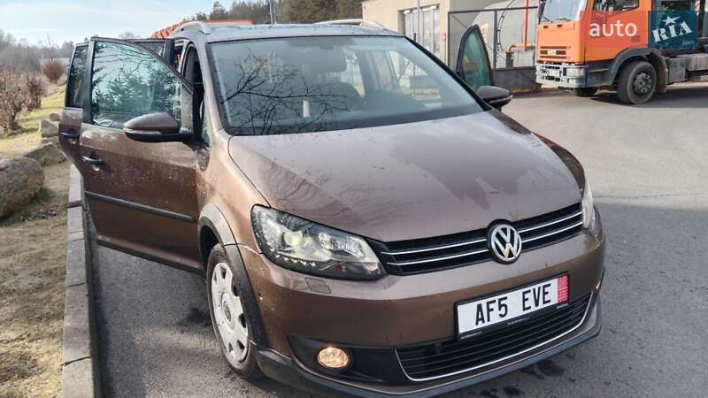 Мінівен Volkswagen Touran 2012 в Тячеві