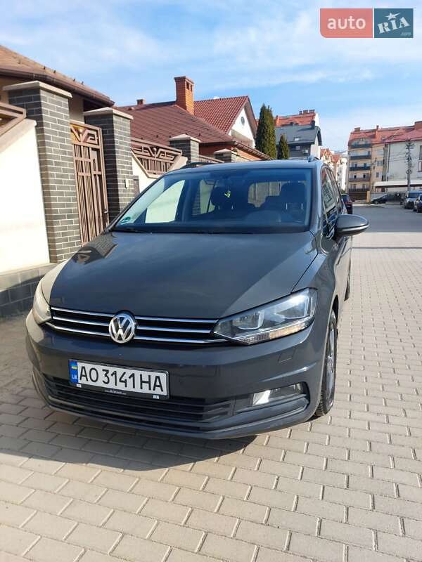 Микровэн Volkswagen Touran 2017 в Ужгороде