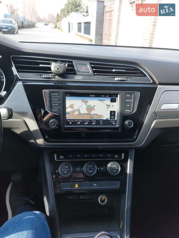 Микровэн Volkswagen Touran 2017 в Ужгороде