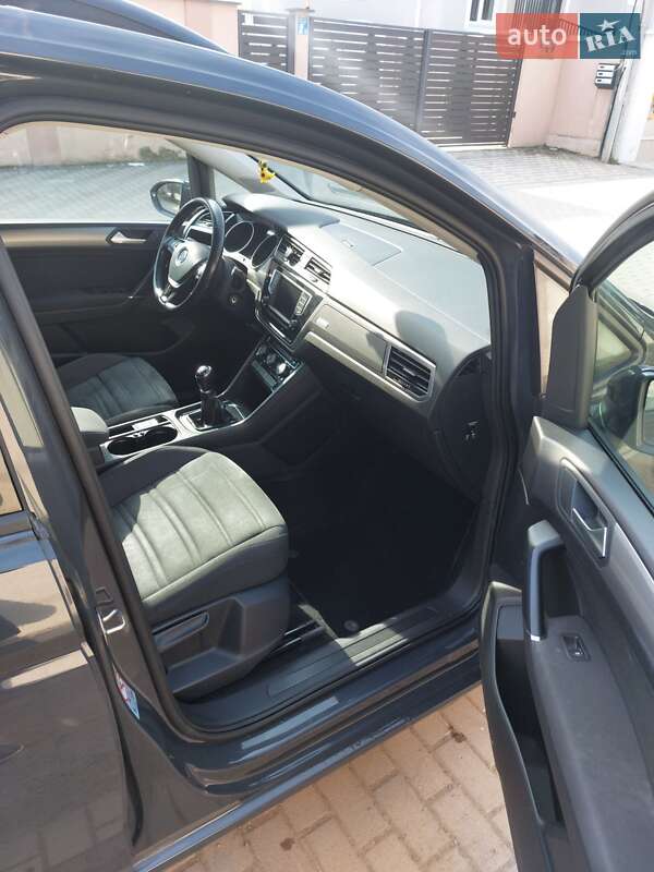 Микровэн Volkswagen Touran 2017 в Ужгороде