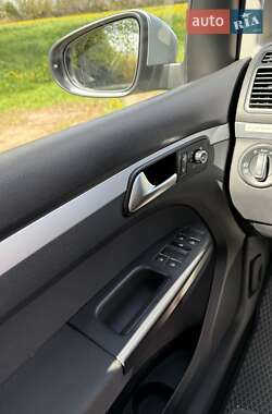 Мінівен Volkswagen Touran 2015 в 