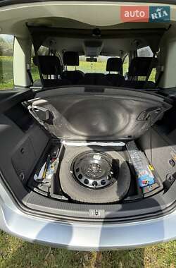 Мінівен Volkswagen Touran 2015 в 