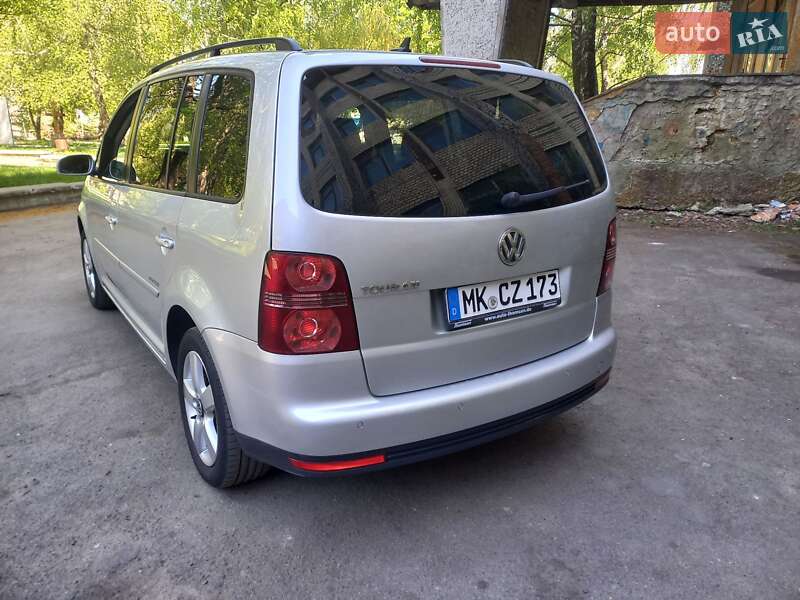 Минивэн Volkswagen Touran 2009 в Жмеринке