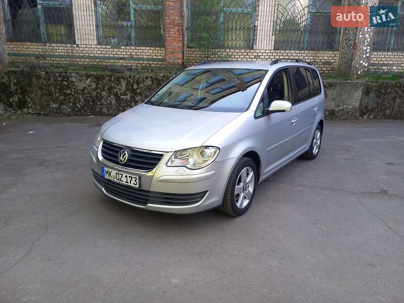 Минивэн Volkswagen Touran 2009 в Жмеринке