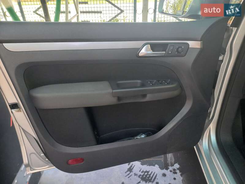 Минивэн Volkswagen Touran 2009 в Жмеринке