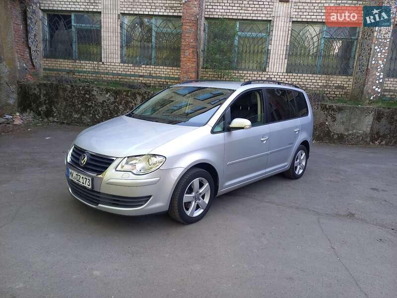 Минивэн Volkswagen Touran 2009 в Жмеринке