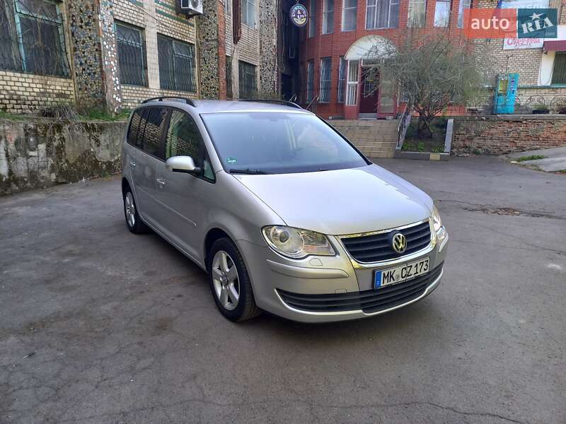Минивэн Volkswagen Touran 2009 в Жмеринке