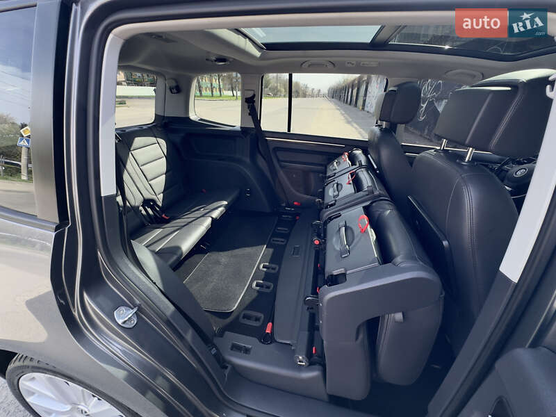 Минивэн Volkswagen Touran 2012 в Луцке